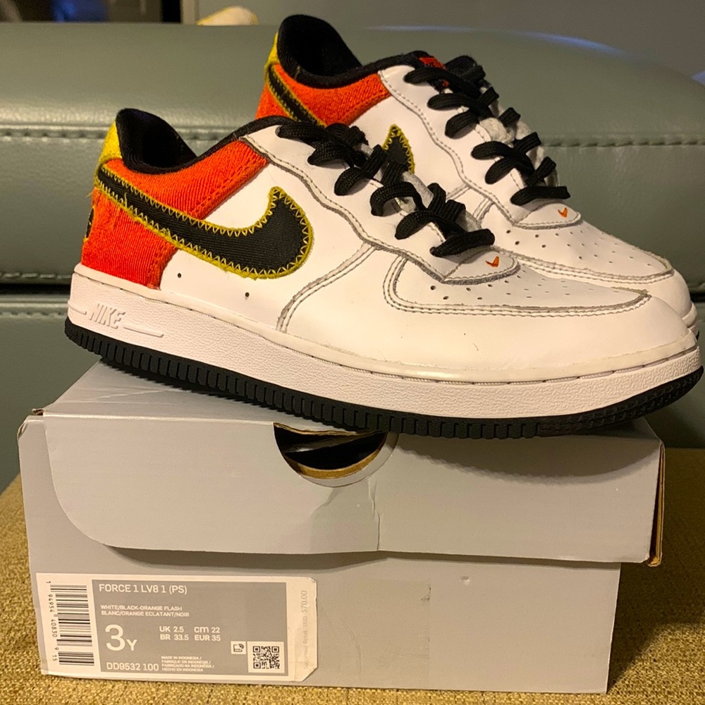 Selling these nike air forces.